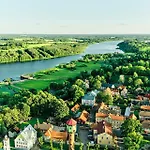 Lux Lutsu Apartment - Old Town Charm, Prime Spot