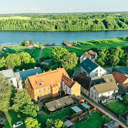 Your Lutsu Lux Retro Prime Spot Apartment *