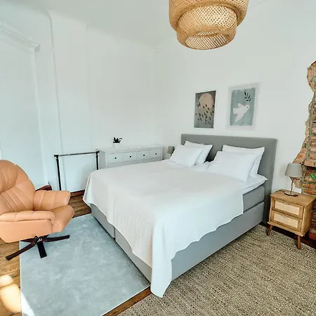 Your Lutsu Lux Retro Prime Spot Korter