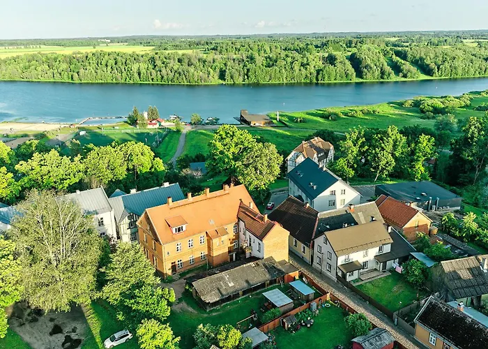 Your Lutsu Lux Retro Prime Spot Apartment *