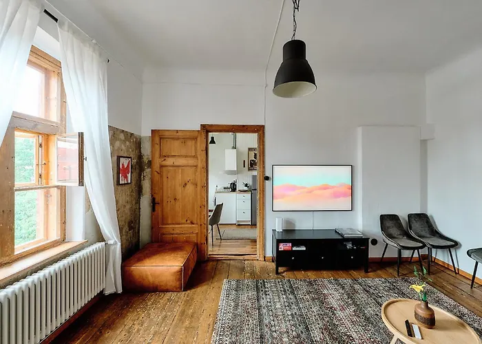 Your Lutsu Lux Retro Prime Spot Apartment *